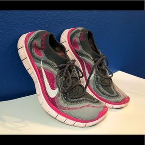 Nike women’s flyknit free run 5.0